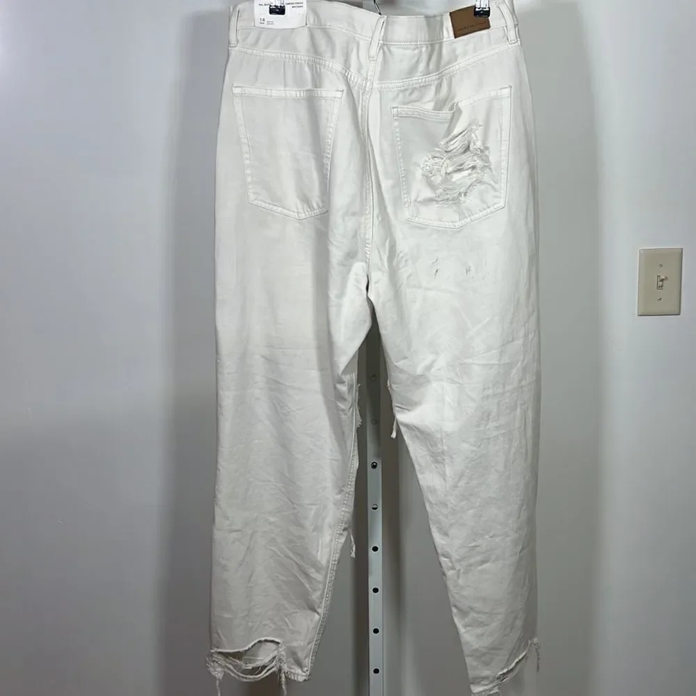 AMERICAN EAGLE Women’s 90s Boyfriend High Rise Distressed Jeans White Size 18